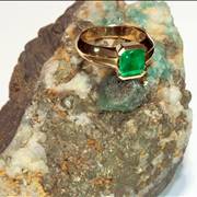Emerald egagement ring picture